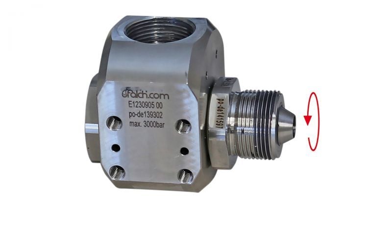 Swivel 3000 bar, 70 ° C, M26internal thread 50 l / min, 90° x M26 external thread