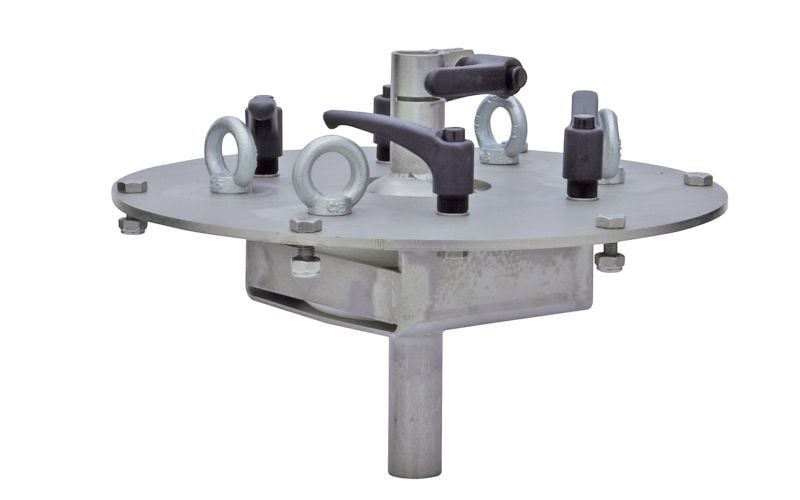 Tank cover for tank cleaning device with ball jointed lead-in